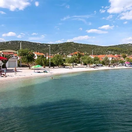 12248a Vinišće